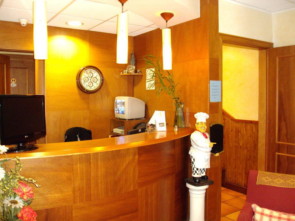 Hostal Montana Alins المظهر الخارجي الصورة