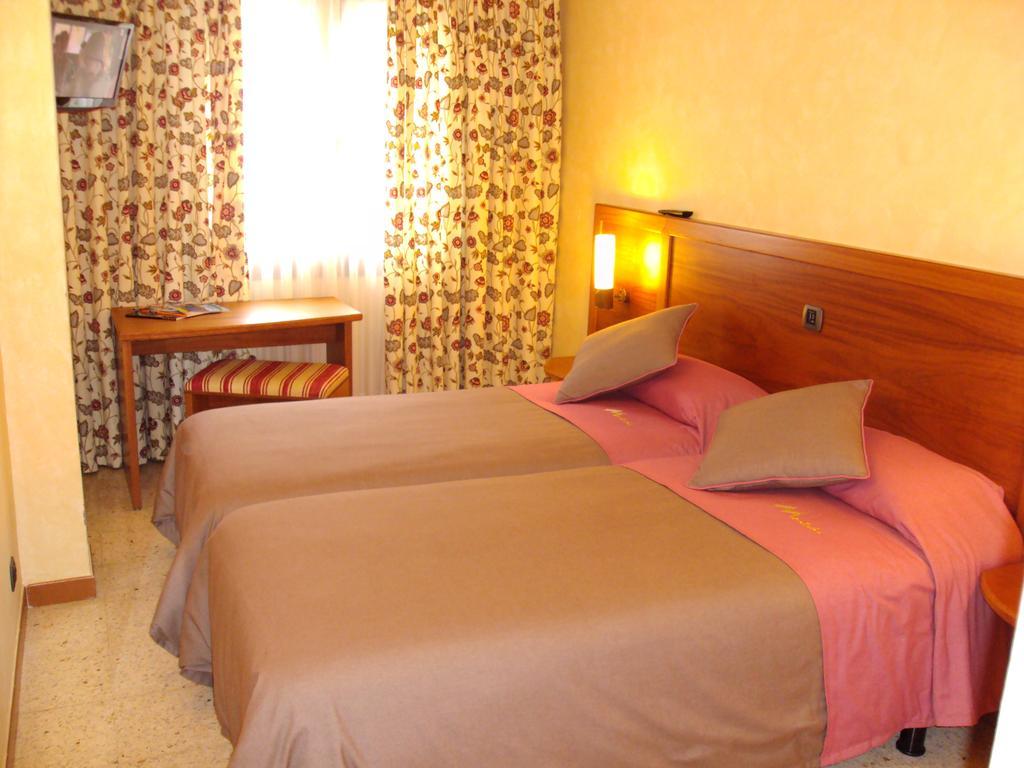 Hostal Montana Alins الغرفة الصورة