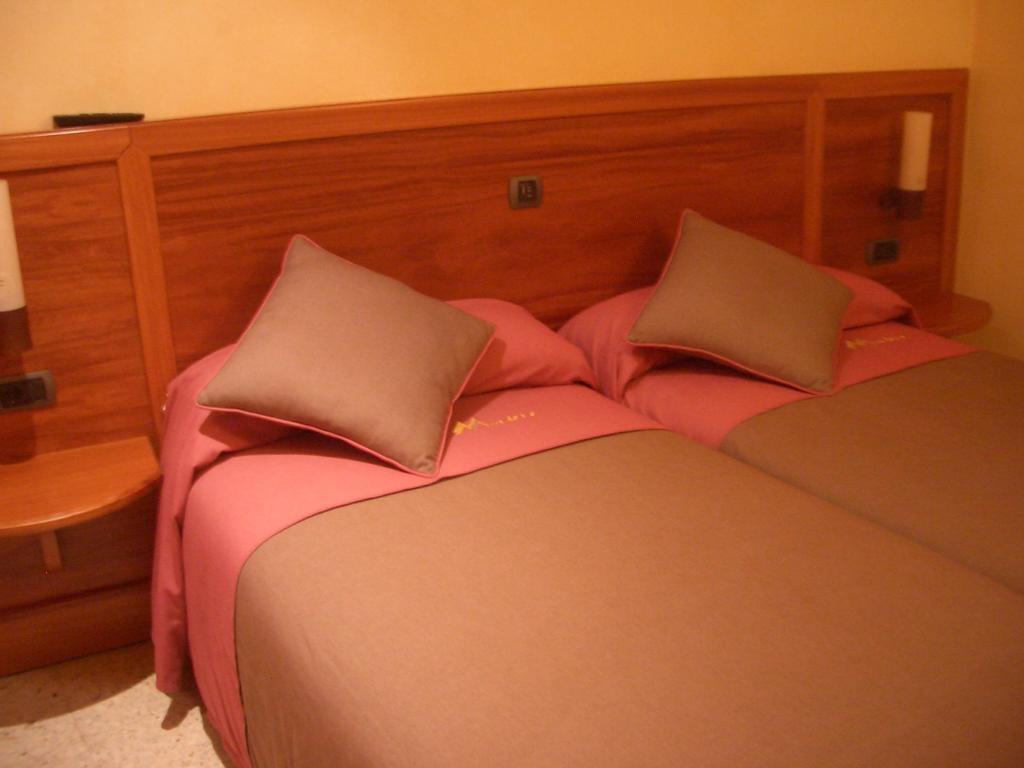 Hostal Montana Alins الغرفة الصورة